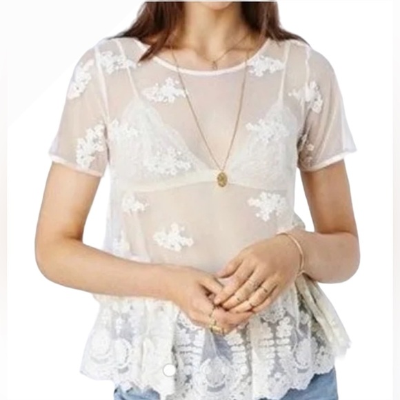 Kimchi Blue Tops - Kimchi Blue Lace  Peplum Top with Floral Design Size S